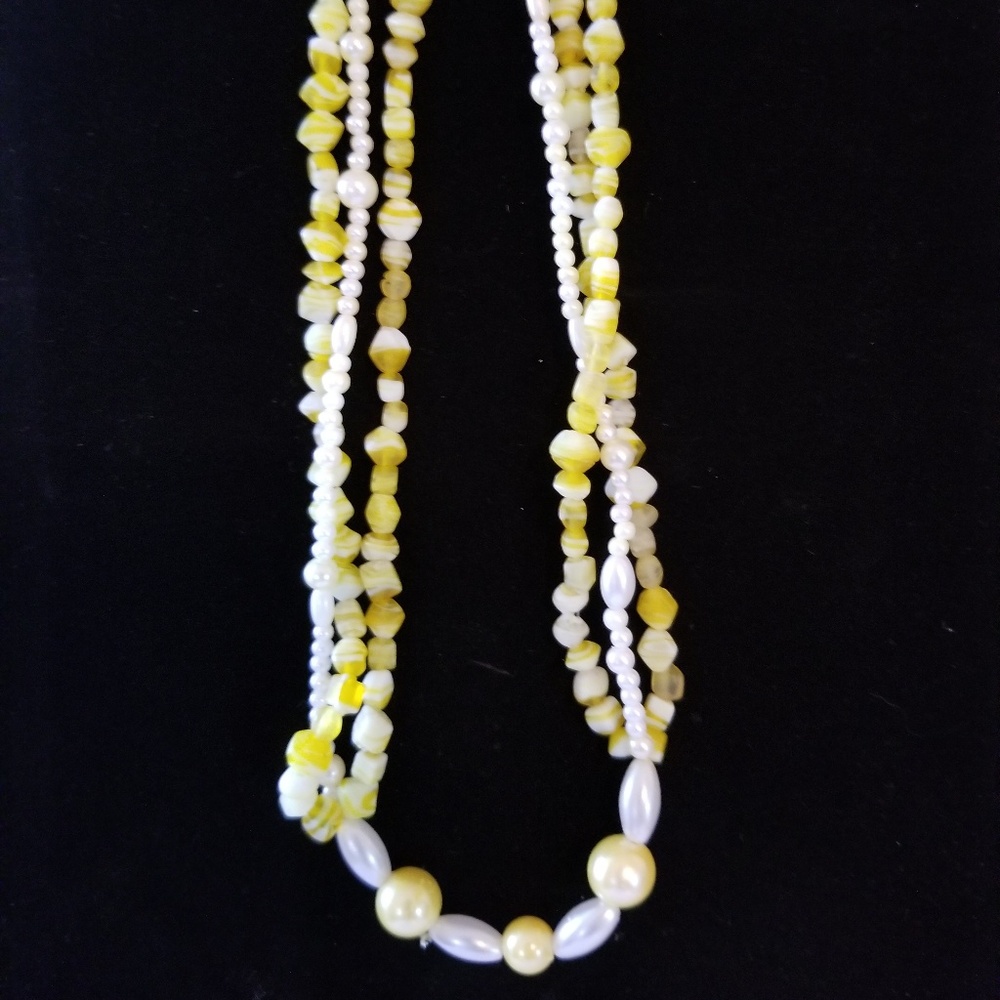 ❗5 For $2️⃣5️⃣ Yellow & White Beaded Necklace